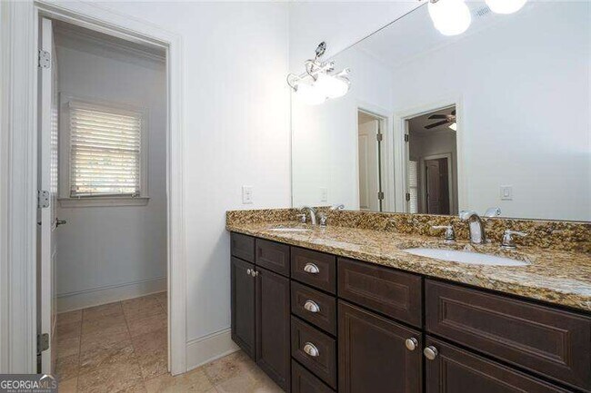 Building Photo - 1106 Devine Cir NE