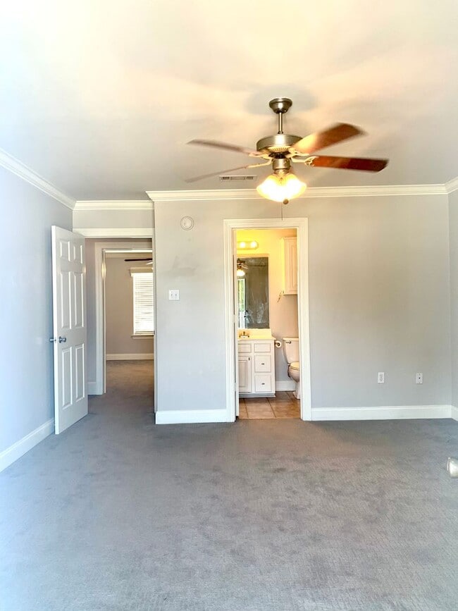 Building Photo - 2BR 2 1/2BA Condominium Denham Springs