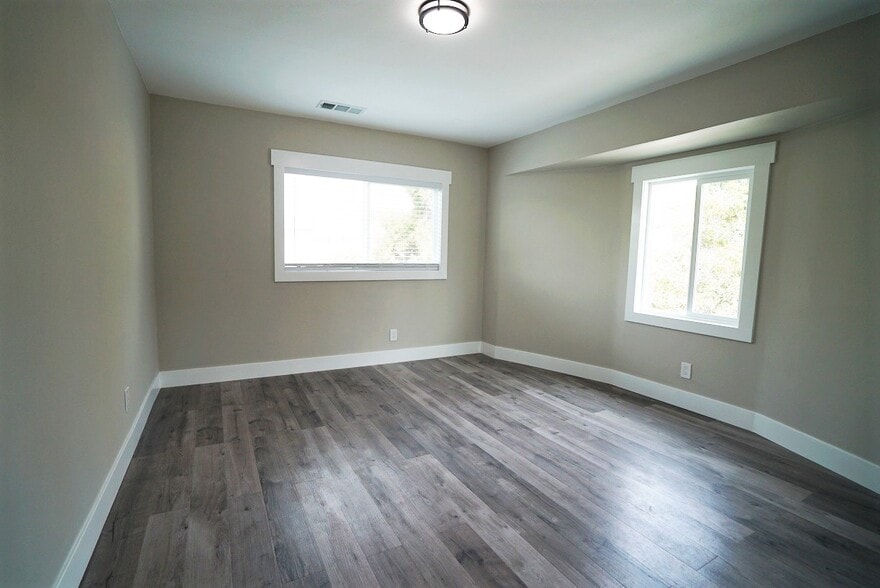 Building Photo - 1633 62nd St