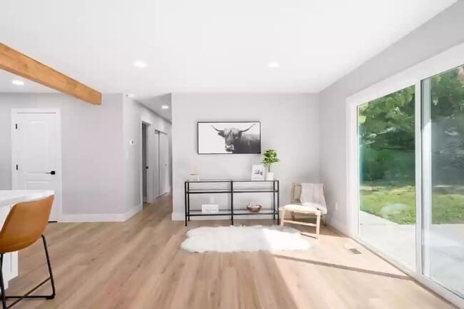 Building Photo - Amazing single level home in Lake of the P...