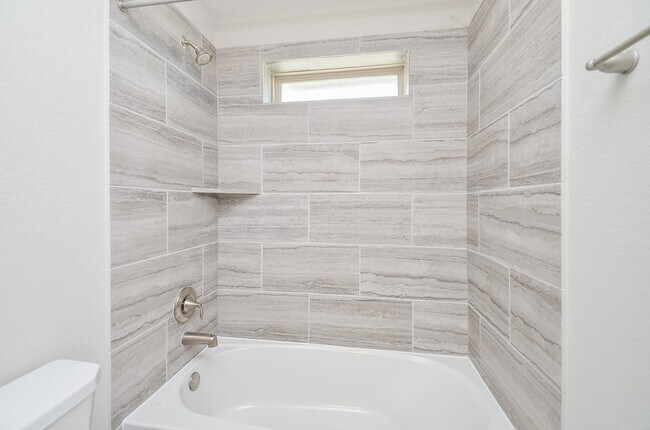 Building Photo - 18 Fountain Bend Ln