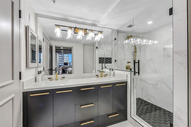 Building Photo - 1111 Caroline St