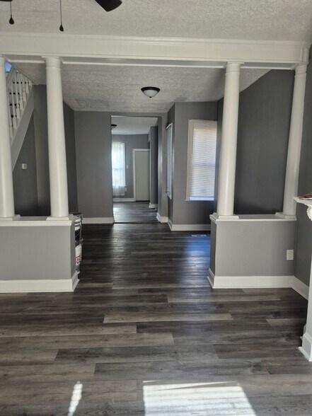 Building Photo - 114 N Yewdall St