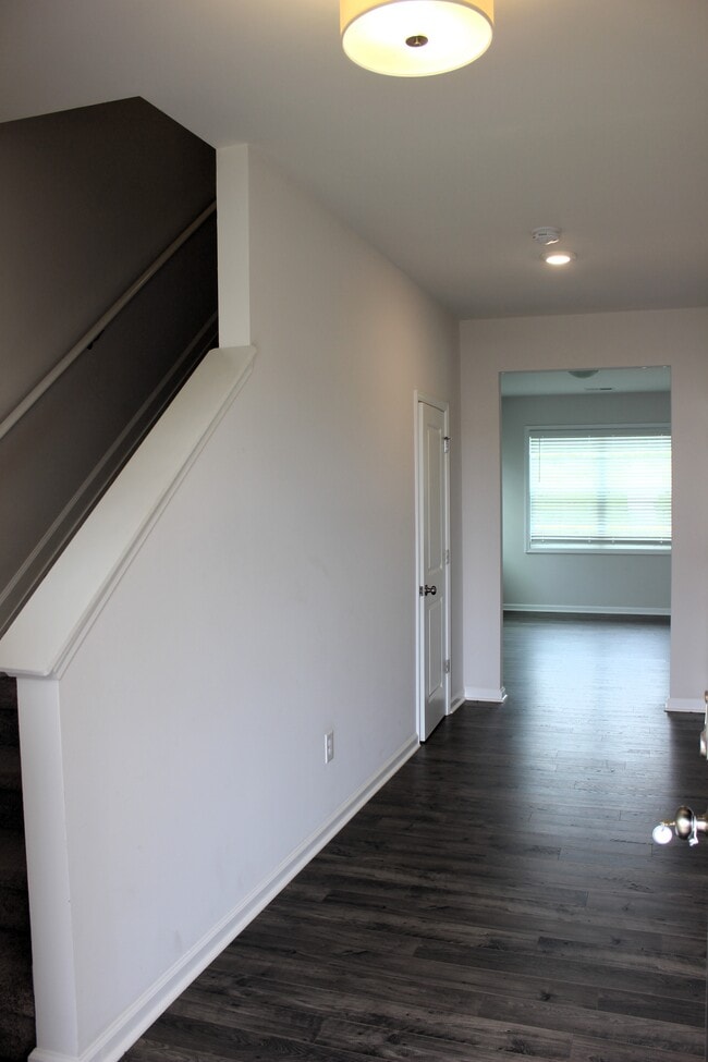 Building Photo - 15 Apricot Ln