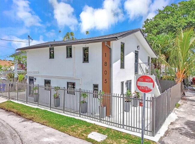 Building Photo - 1805 SW 4th St