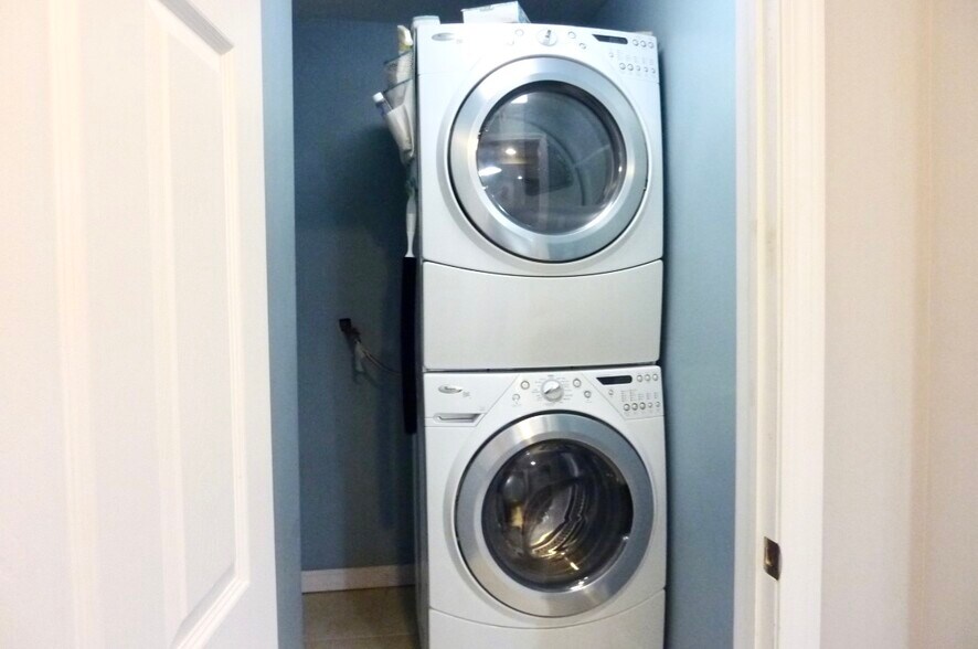 Building Photo - 242 Bedford Rd