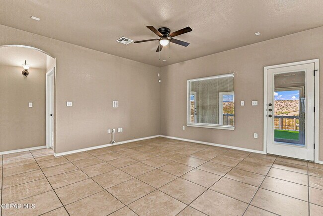 Building Photo - 641 Bariloche Dr
