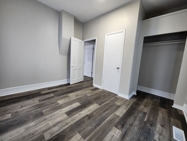 Building Photo - Spacious 3-Bedroom, 1-Bathroom Home AVAILABLE NOW!!