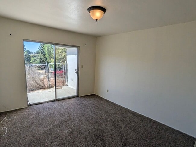 Building Photo - 5209 Hewlett Dr