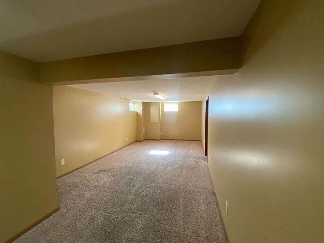 Building Photo - Inviting 3-Bedroom Home in Eastridge – Acr...