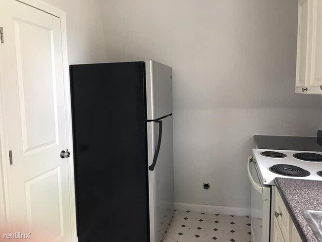 Building Photo - 227 Windsor Ave