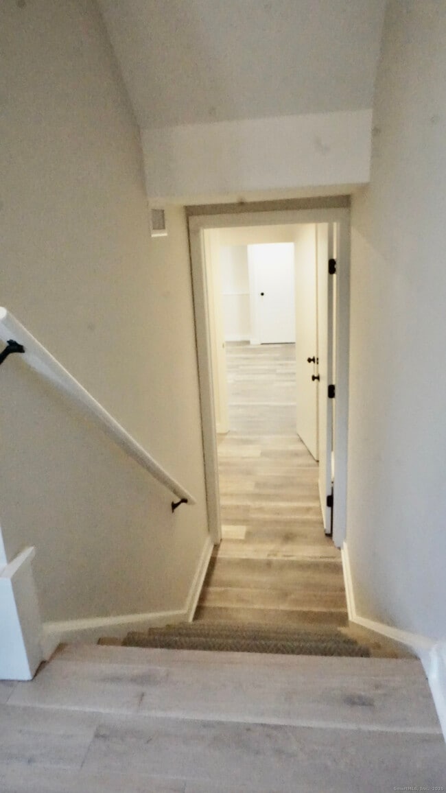 Building Photo - 24 Overlook Dr