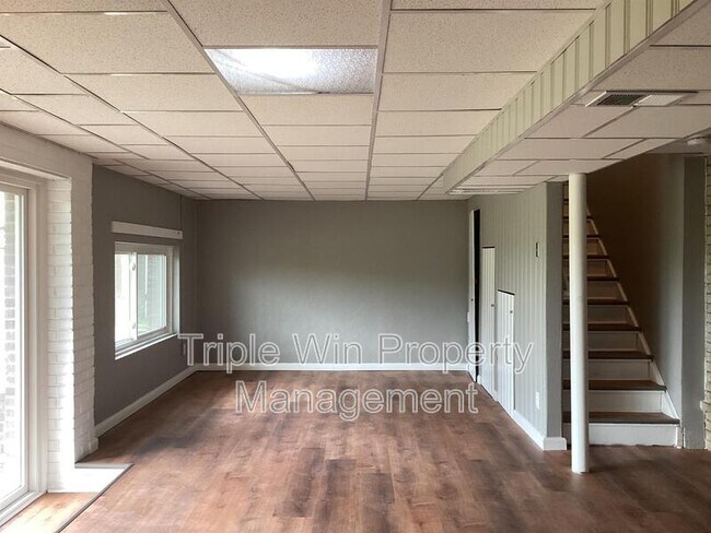 Building Photo - 563 Apex Dr