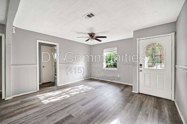 Building Photo - 12919 S Coast Dr