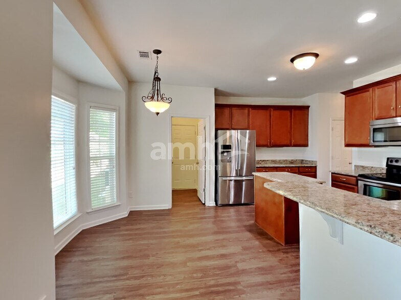 Building Photo - 106 E Cavendish Dr