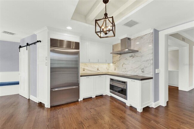 Building Photo - 200 S Interlachen Ave