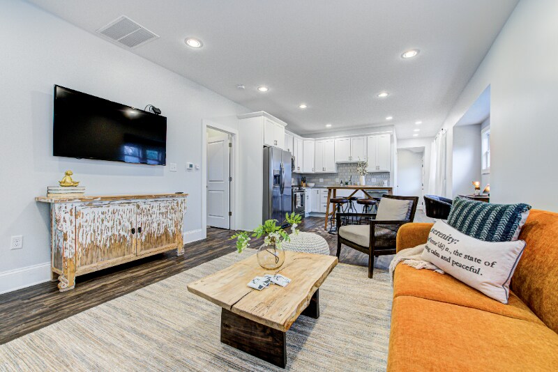 Building Photo - 931 Lasalle St