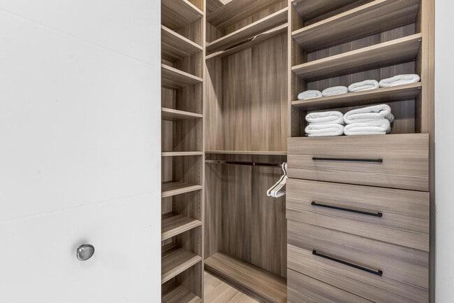 Building Photo - 826 SW 14th Ct