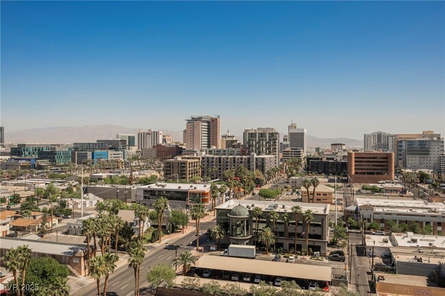 Building Photo - 900 S Las Vegas Blvd