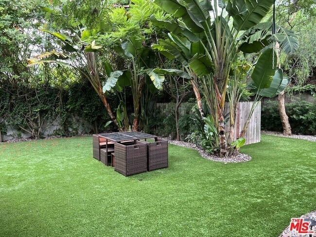 Building Photo - 1019 Camino Real