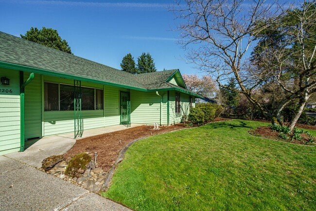 Building Photo - GREAT LOCATION!!! Single Level 3 bedroom 2...