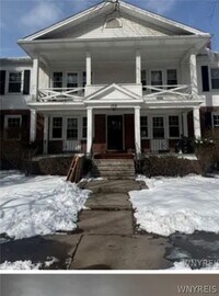 Building Photo - 153 Park Dr