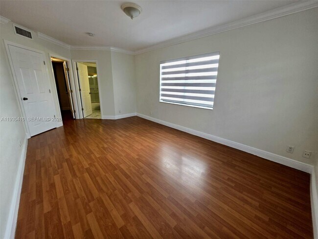 Building Photo - 8290 Lake Dr