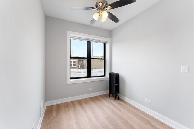 Building Photo - 1546 W Jonquil Terrace