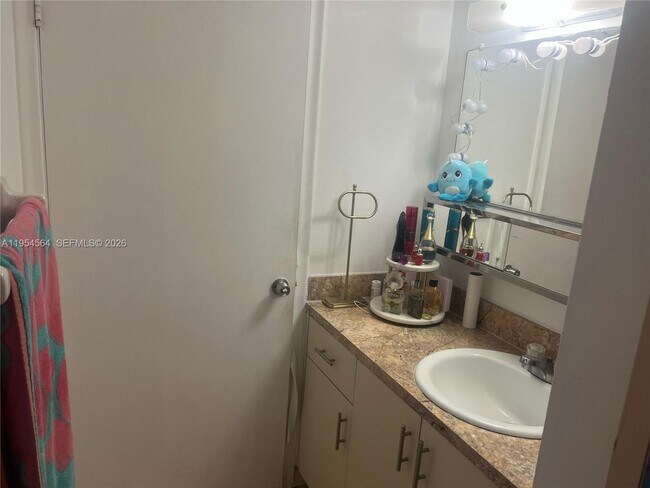 Building Photo - 526 NW 114th Ave