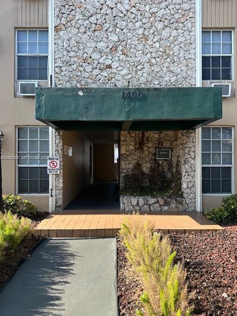 Building Photo - 1400 Douglas Rd