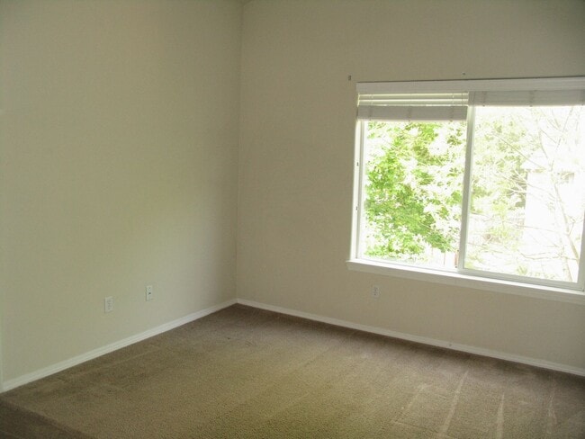 Building Photo - Great home in Aloha