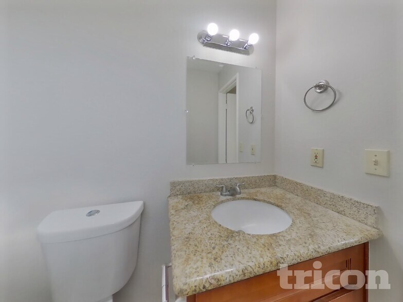 Building Photo - 619 E 24th St