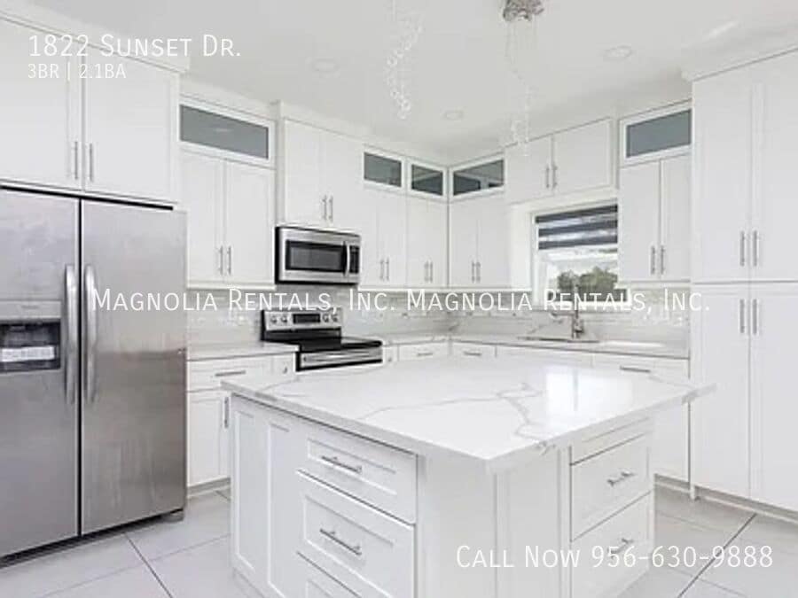 Building Photo - 1822 Sunset Dr