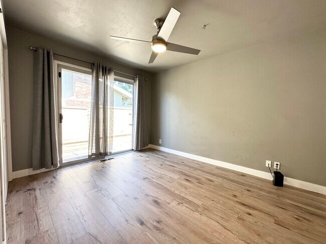 Building Photo - 5011 Jennings Way