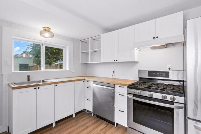 Building Photo - 207 Galapago St