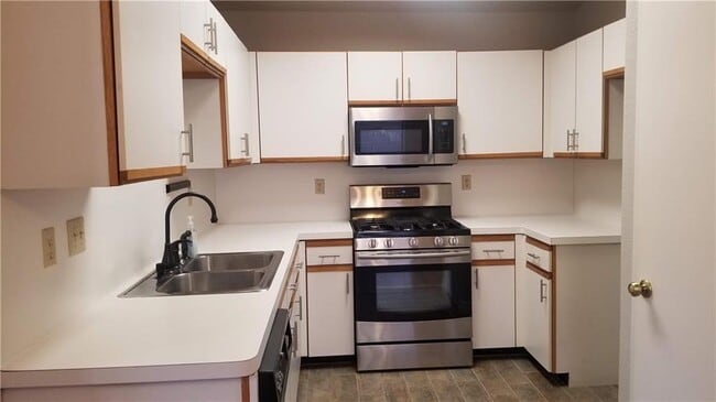 Building Photo - 1011 Markham Ln