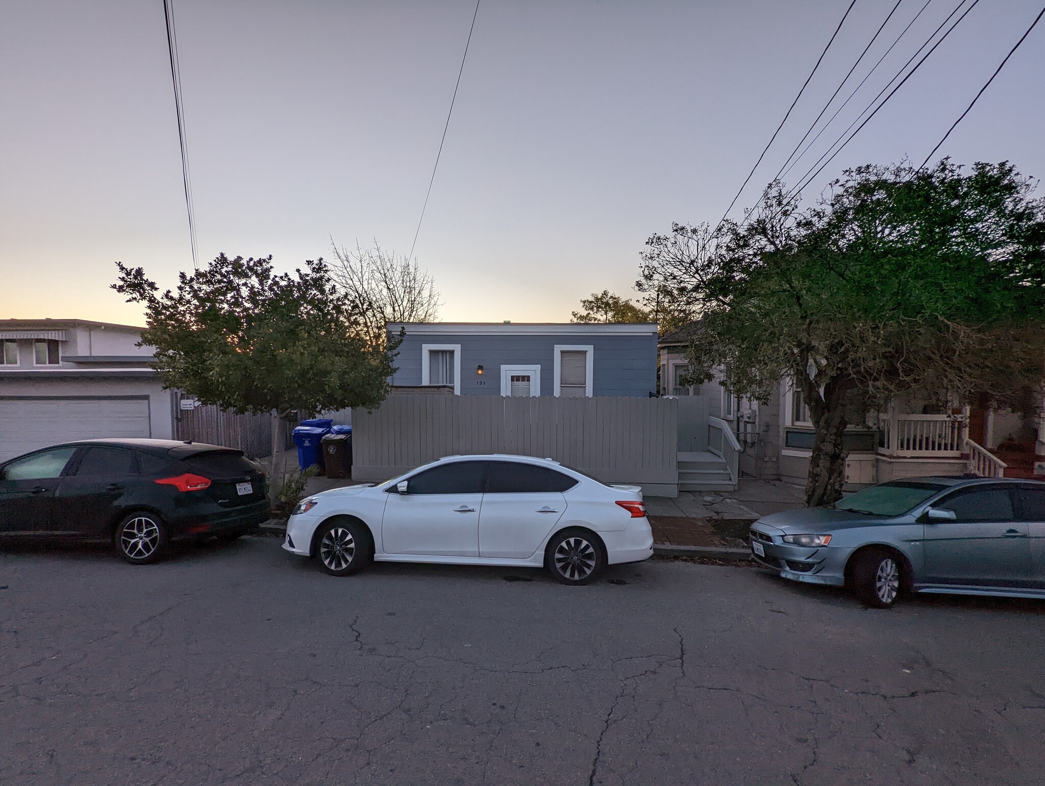 Building Photo - 121 Santa Fe Ave