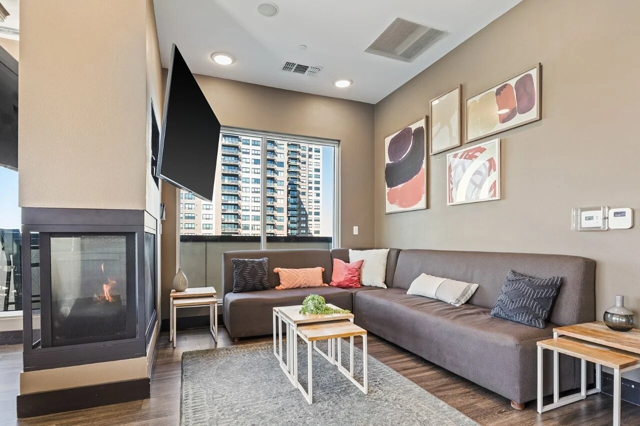 Building Photo - 2900 E 16th Ave