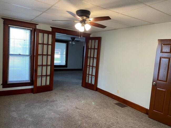 Master bedroom - 661 N Washington St