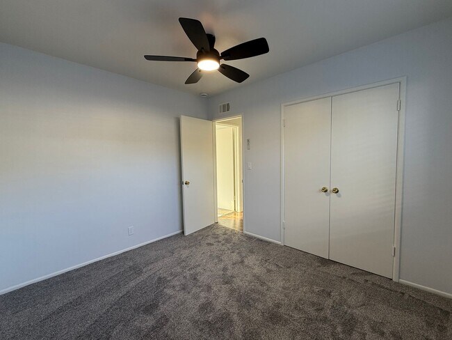 Building Photo - 3 Bed 1 1/2 Bath Updated Home