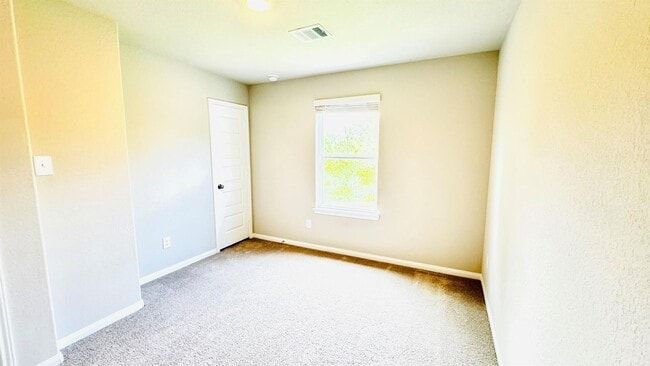 Building Photo - 2423 Bluefish Ct