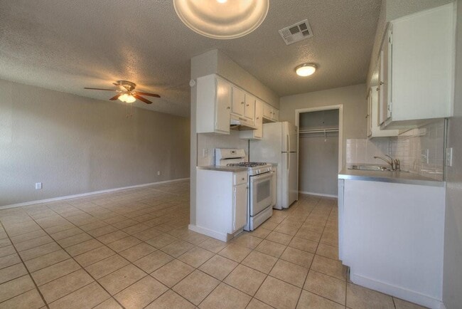 Building Photo - 2412 Burleson Ct
