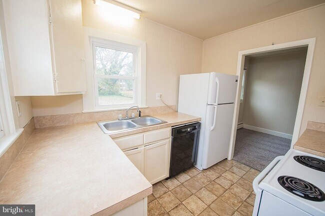Building Photo - 1226 Pemberton Dr