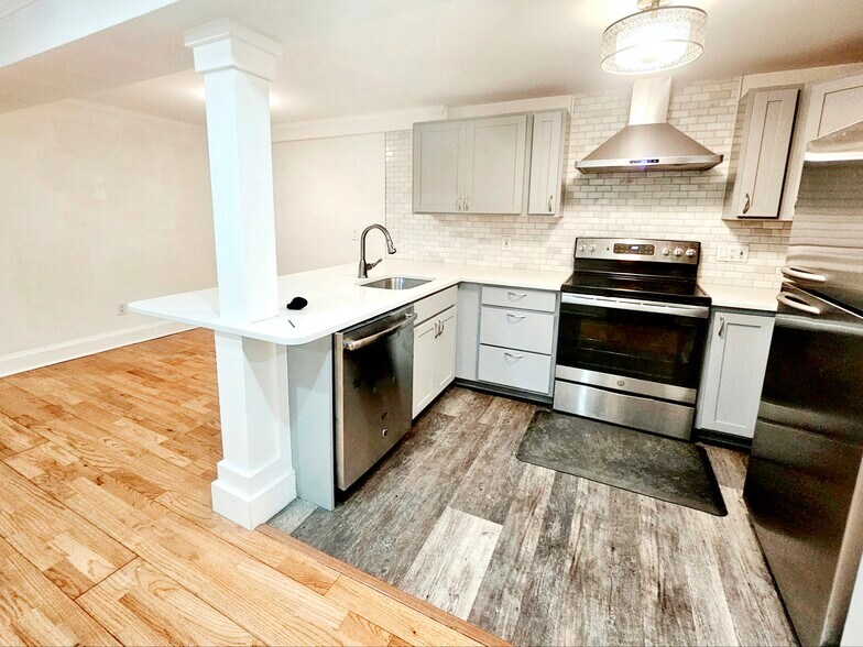 Building Photo - 519 Columbus Ave