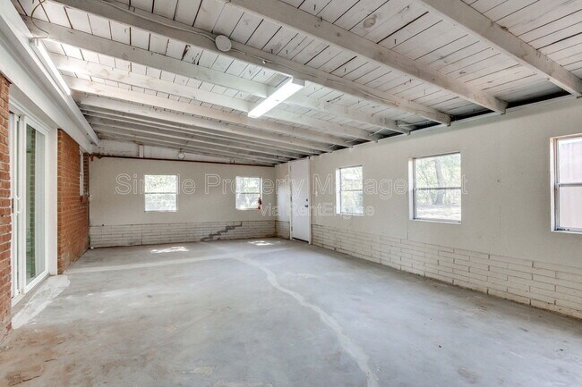 Building Photo - 813 S Midwest Blvd