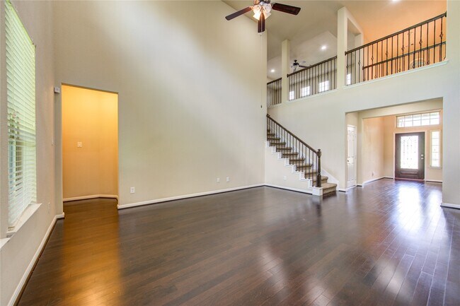 Building Photo - 15727 Whisper Woods Dr