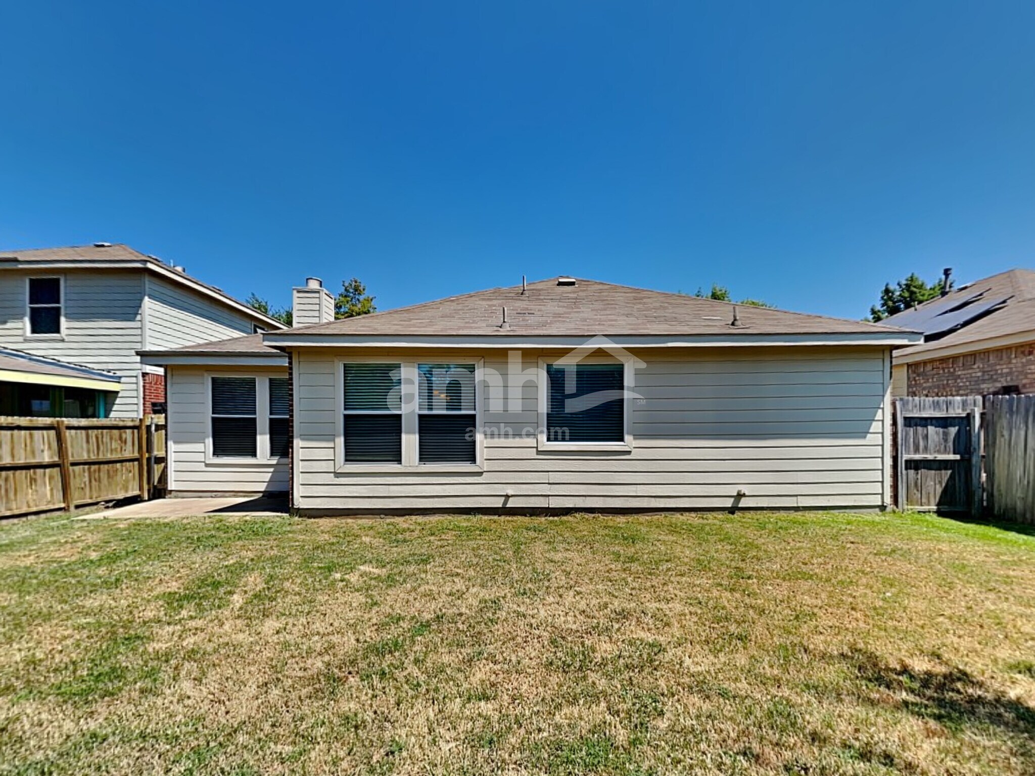 Building Photo - 2020 Fairview Dr