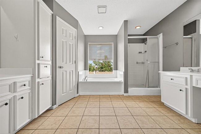 Building Photo - 4806 Sunshine Dr