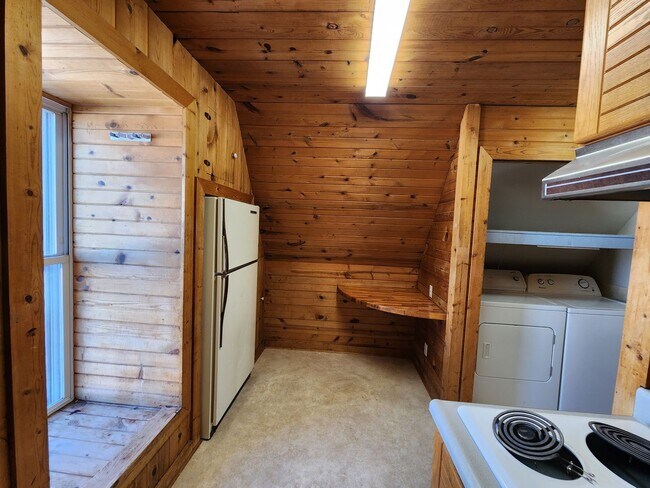 Building Photo - 705 E Montgomery St