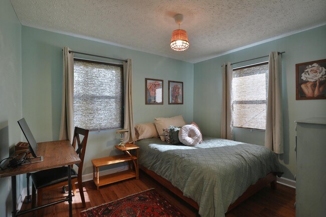 Building Photo - 925 Blenheim Rd